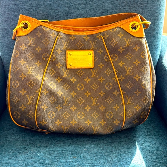 Authentic Louis Vuitton Gallieria - Picture 1 of 5